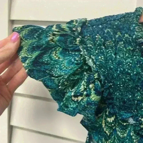 Rose+Olive Flutter Sleeve Smocked Neckline Top Size Large NWOT - Picture 4 of 9